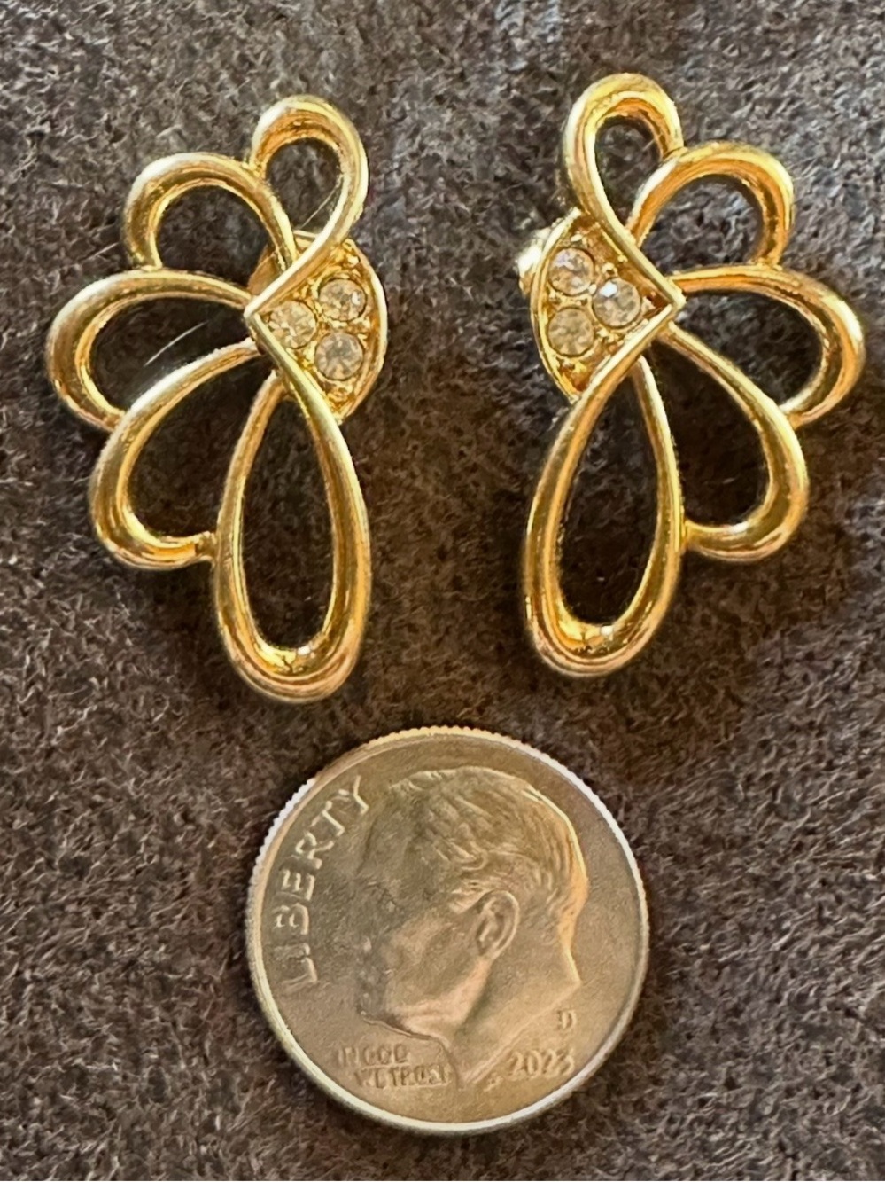 Vintage Avon “Delicate Sparkle” Pierced Earrings from 1987